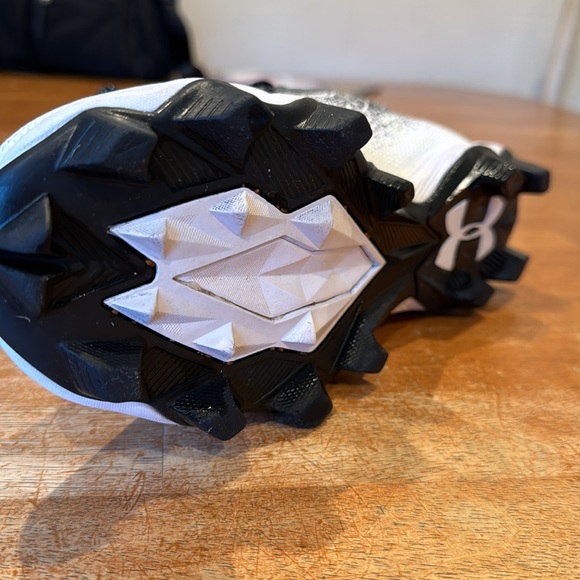 Under Armour Spotlight Football Cleats - size 7.5 men - Picture 3 of 6